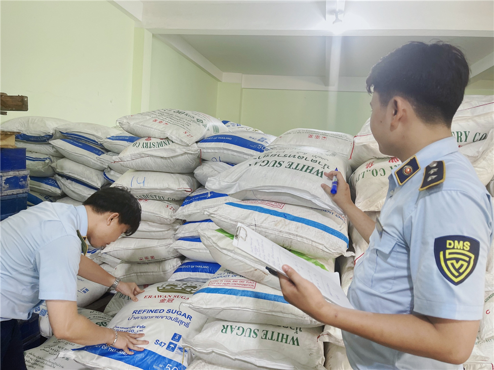 Phú Yên: Liên tiếp phát hiện, thu giữ hàng chục tấn đường cát trắng nghi nhập lậu